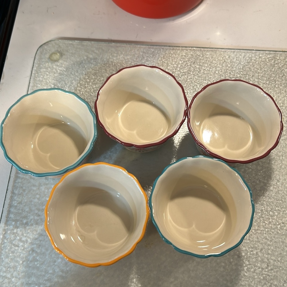 Pioneer women 5 ramekins and measuring cups 4 - Picture 6 of 9